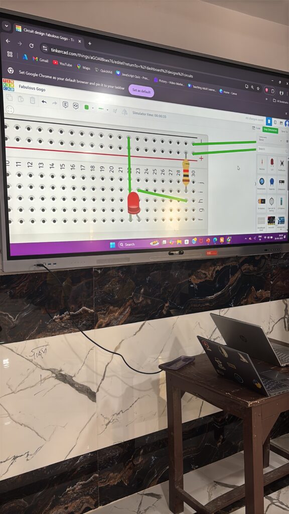 Circuit simulation on Tinkercad during the lab period